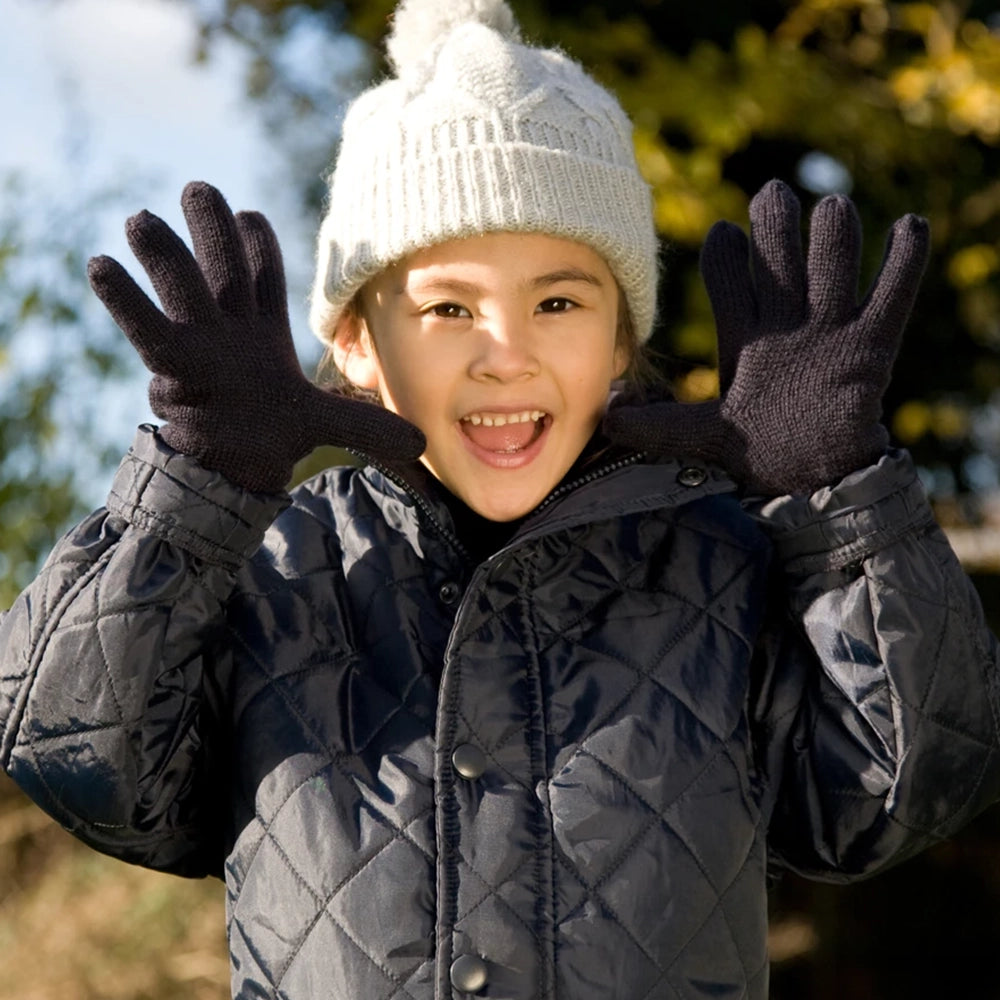 young girl wearing Junior Classic Fully Lined Thinsulate™ Gloves